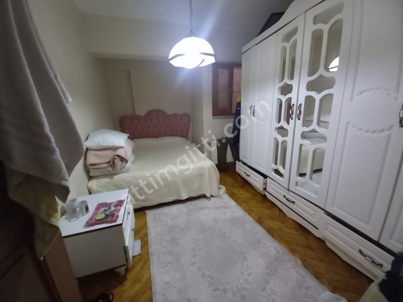 ÜSKÜDAR ZEYNEPKAMİL MAH. SATILIK DÜZ GİRİŞ 3+1 DAİRE 95 M2